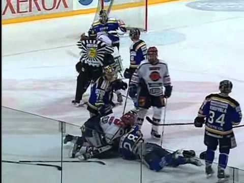 Hockeyfighters.cz  Ben Amor vs Schnabel, 02112006.wmv