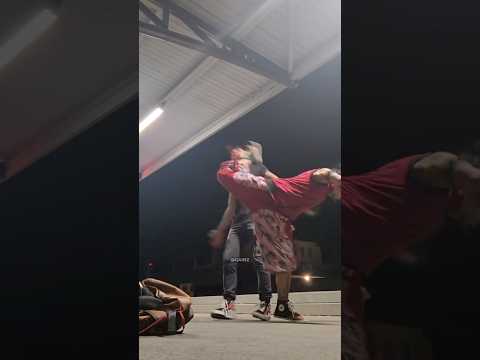 It's Staged But Still Very Cool🥶(@renzorage)