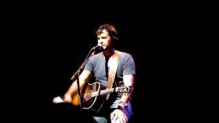 luke bryan performing &quot;that old tacklebox&quot;