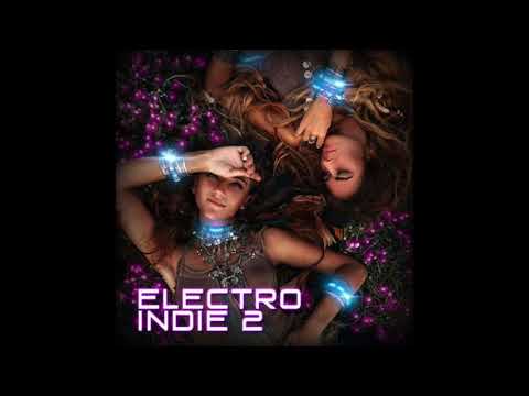 Nick Kingsley, Jim Davies, Hannah Hart - Under The Lights (Audio)