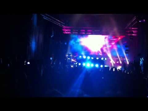 Axwell playing Pressure (w/ Coldplay) @ Inox Park Paris