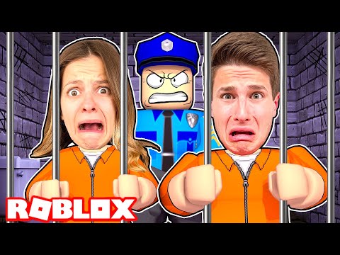 SIAMO STATI ARRESTATI NELLA PRIGIONE CON I NOSTRI AMICI SU ROBLOX!👮🏻‍♀️