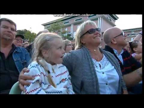 Josefin Glenmark & Ann-Louise Hanson - Gåvan (Live @ Lotta på Liseberg 2011)