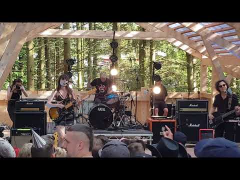 Calva Louise - Trial - Live at 2000 Trees Festival 08-07-22