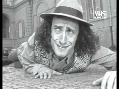 Antonio Rezza. Sketch tratto da Pippo Chennedy Show (1997)