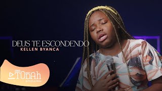 Deus Te Escondendo Lyrics English Translation
