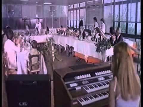 Napoli....serenata calibro 9 (scena madre)