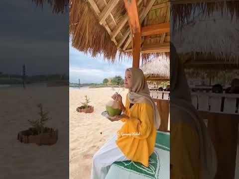 Rasakan keindahan Pantai Slili di Gunung Kidul! Pasir putih dan ombak yang tenang, sempurna untuk bersantai! 🌊✨