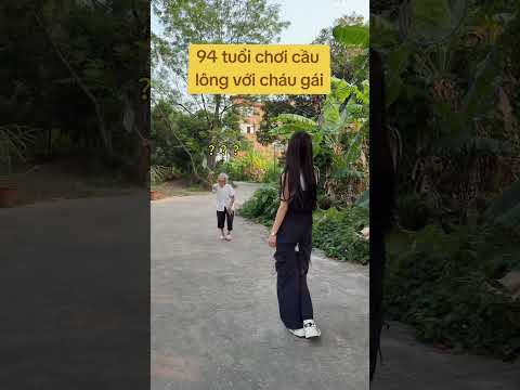 Cụ bà 94 tuổi chơi cầu lông với cháu gái #quynhkun