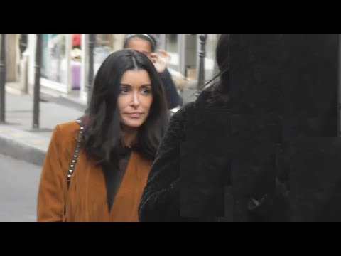 JENIFER @ Paris le 3 novembre 2018 arrive à la dédicace de son nouvel album Nouvelle Page