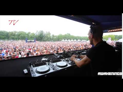 Fra 909 / Sam Paganini at Awakenings 2015 playing Pepe Arcade - 39.2 (Serial Number 849 Records)