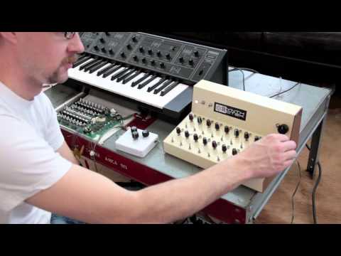 16 Step Analog Step Sequencer Demo #2 with Yamaha CS-5 Synth