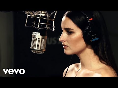 BANKS - Beggin For Thread (Live From Sirius XM)