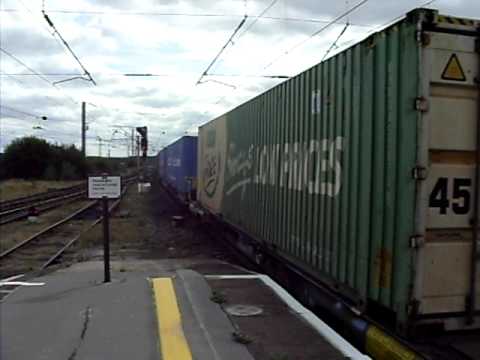 66427 through Warrington Bank Quay working the 4M44 Grangemouth - Daventry intermodal 18.08.09