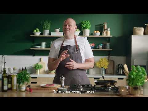 Bifes de lombo com chimichurri e fatias de batata | Guia definitivo de bife de Tom Kerridge | M&S FOOD