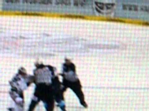 Hamburg Freezers vs. Eisbären Berlin 07.10.2011