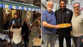 Cam Yaman a Napoli, lo stupore dei fan all'esterno di Brandi