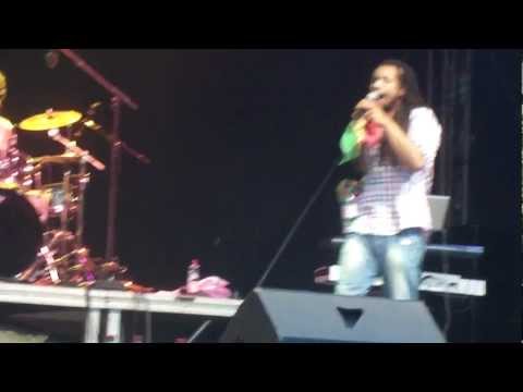 RAPHAEL - A WEH DI LOVE (live)