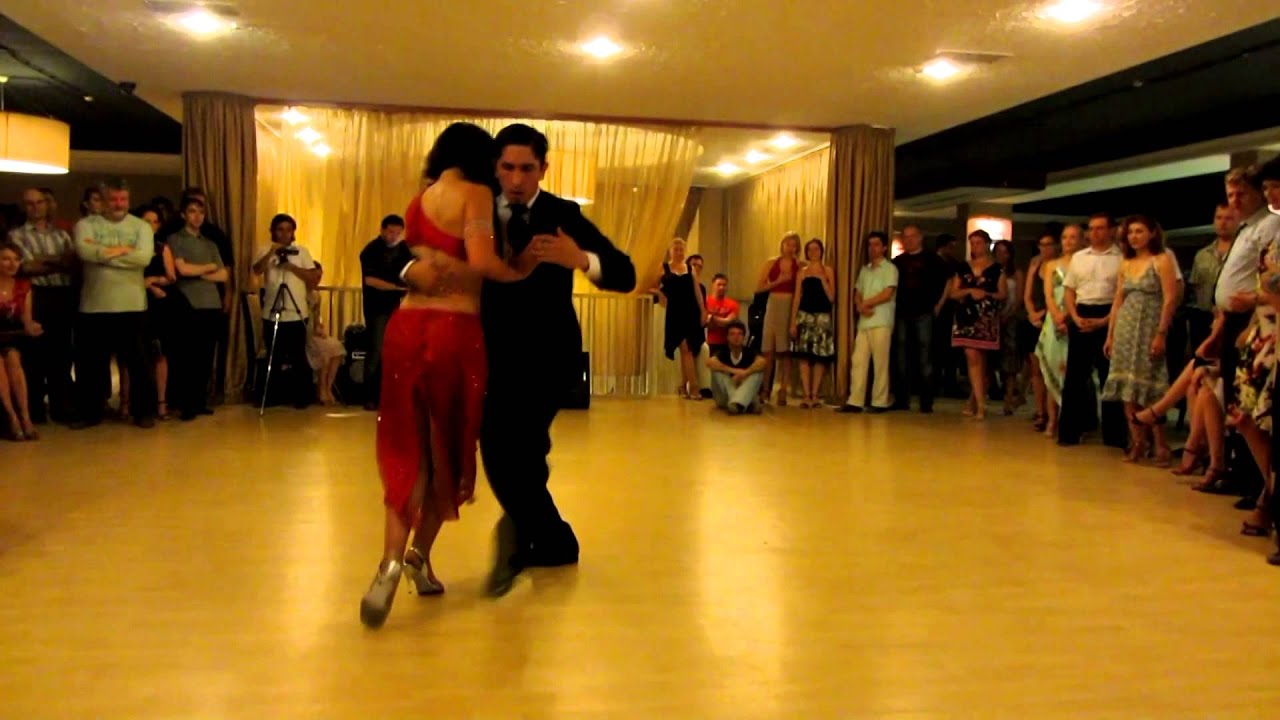 Maxi Gomez y Laura Legazcue - Encanto rojo - 27.07.12