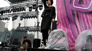 Crystal Castles - Courtship Dating @ Lollapalooza 2009