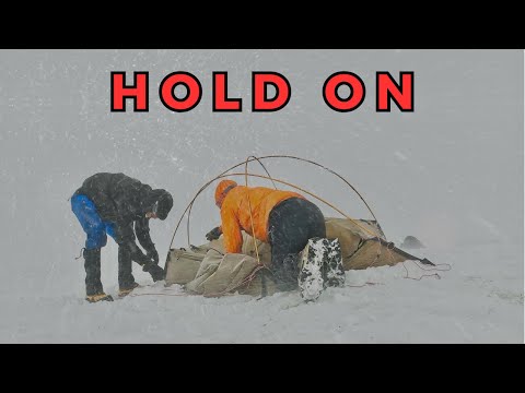 SCHNEESTURMSCHLACHT IN EINEM HILLEBERG SOULO - Blencathra Summit Lake District UK Wild Camping Ba...