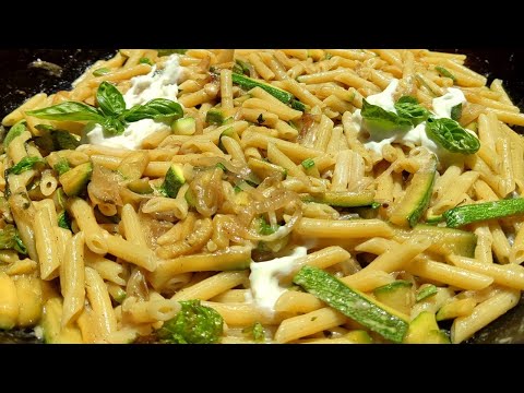 PASTA ZUCCHINE E SPECK CREMOSA - RICETTA FACILE E VELOCE PER UN PRIMO PIATTO GUSTOSO