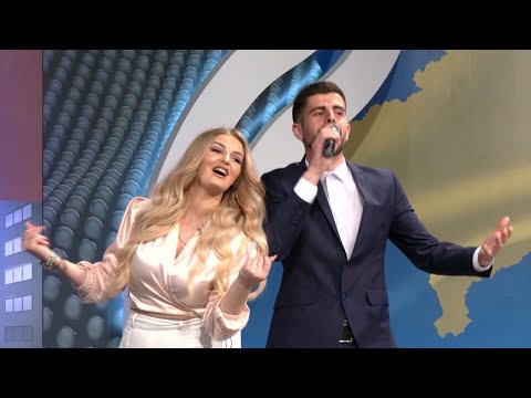 Argjend Selimaj tani eshte kengetar qe i bene konkurence estrades ndegjone dhe shikojeni atmosferen