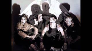 06 - Thank God It&#39;s Christmas (Non Album Single) - Queen Remastered 2011