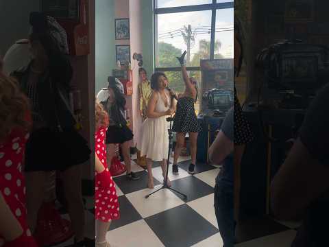 MELODY - Ataca novamente e grava um clássico "Estúpido Cupido" participação do David Kneip, ouve aí!