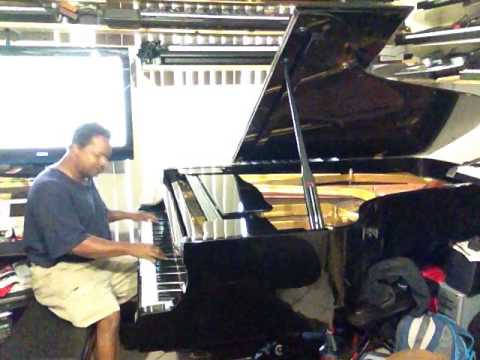 Kris Nicholson Show how he Practis The Piano ( THE FUN WAY )