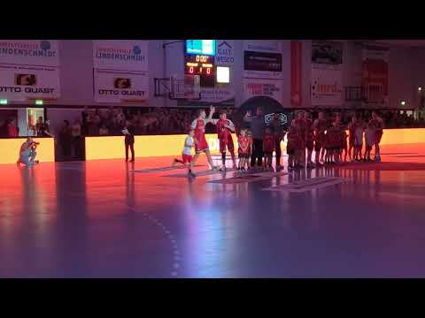 TuS Ferndorf gegen HBW Balingen, Einlauf der TuS-Mannschaft