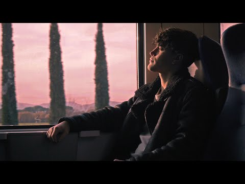 Alessandro Bigozzi - Resta Pure Qua Dentro (Official Video)