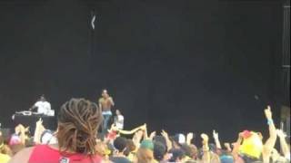 Wiz Khalifa at Bonnaroo outro Amber Rose &#39;Make the floor shake&#39;