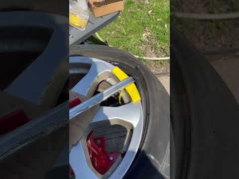 How to remove tire without scratching wheel.👍👍👍