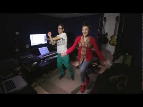 Tigermonkey do the Mobot