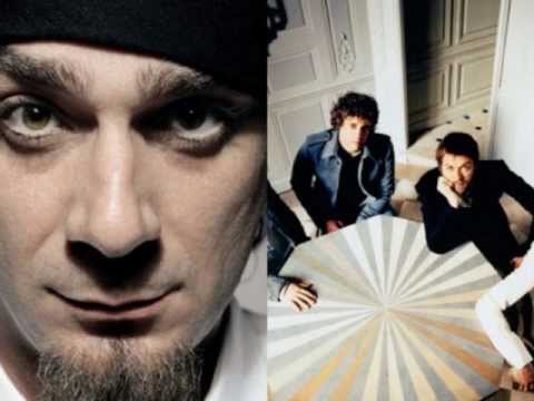 Kasabian - Man of simple pleasures feat. J-Ax.wmv