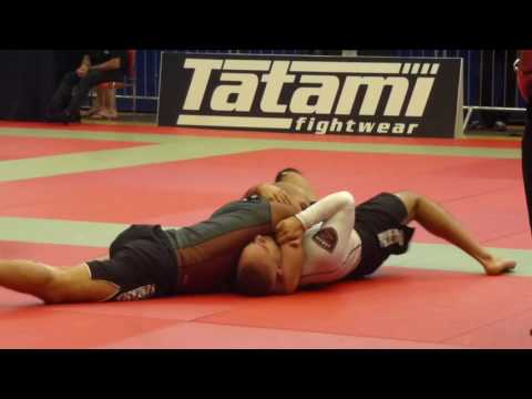 Jose Mata vs Colin Howells - IBJJF London Fall Open No-Gi 2015 - Brown Master 1 - Heavy