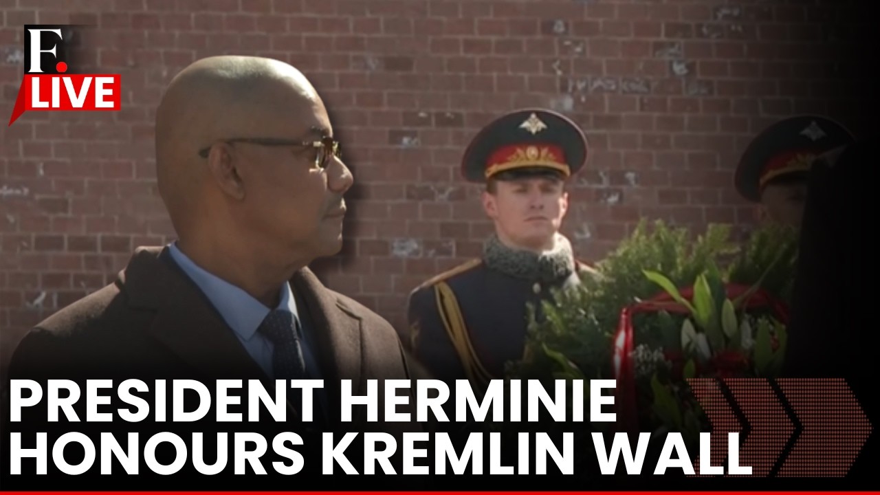 LIVE: President of Seychelles Herminie Lays Wreath Near Kremlin Wall
