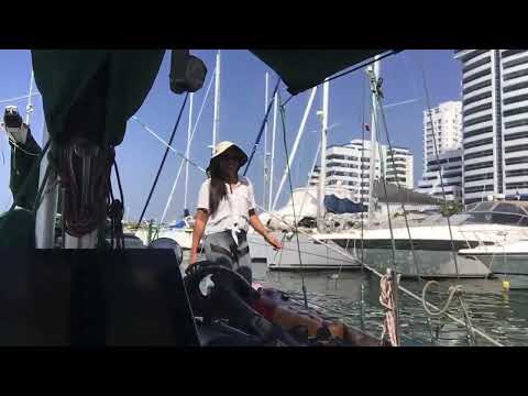 This Is What Happens When You Have A Full Keel Boat In A Crowded Marina