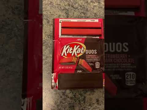 KitKat Duos Strawberry + Dark Chocolate