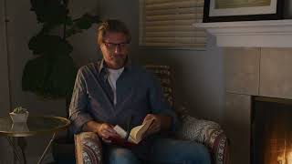  Man reads his book in the nohce