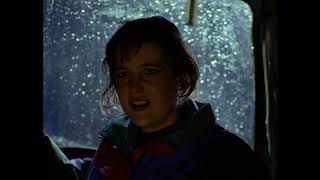 Mulder et Scully sont attaqus par les cratures luminescentes (VF)