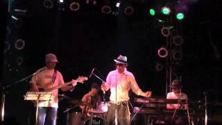 jigsoul-street walkin&#39; woman