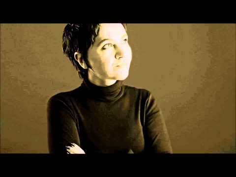 Amira Medunjanin - Jutros mi je ruža procvjetala