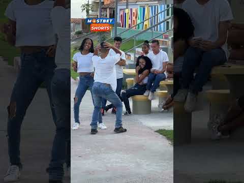 PISEIRO 2023 - CASAL DANÇANDO