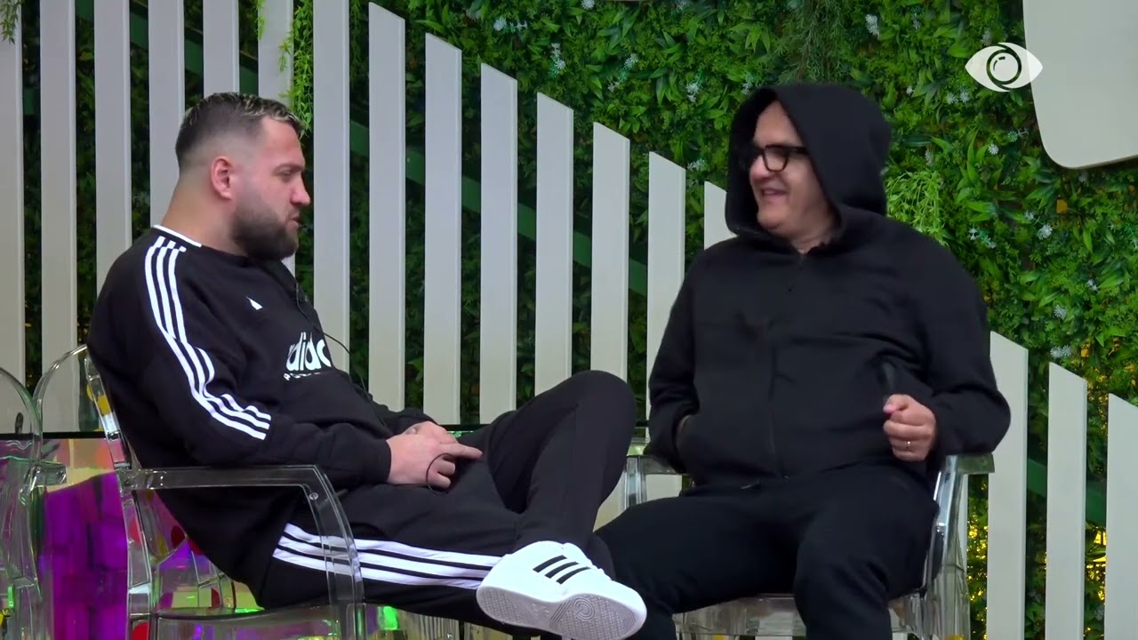 “Duhet t’i mbushësh mendjen që nuk ke ardhur për famë”/ Luizi bisedon me Artanin në oborr