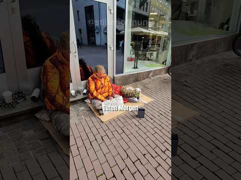 Obdachlos heißt nicht wertlos. Jeder verdient Respekt. ✌🏽❤️ #menschlichkeit
