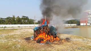 কম্বিং অপারেশন/১৮ চলাকালীন জাল পোড়ানোর দৃশ্য