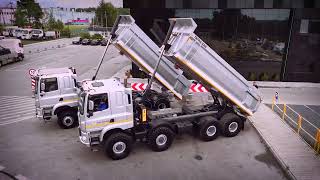 Tatra Phoenix 8×8 con caja abierta VS MONT con caja basculante