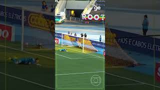 BOTAFOGO RECLAMA FALTA EM GOL DE PAQUETÁ  DO FLAMENGO | #shorts | ge.globo